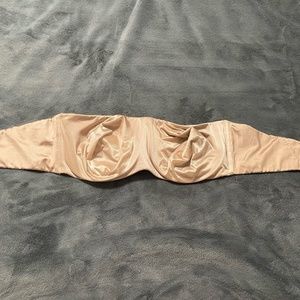 VICTORIAS SECRET BEIGE STRAPLESS BRA 38DD